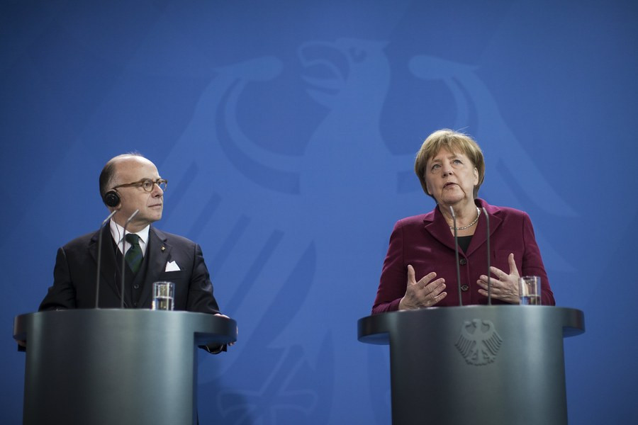 Καζνέβ: Γαλλία και Γερμανία θέλουν μια θετική κατάληξη για το ελληνικό χρέος