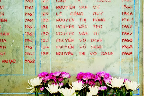 Όταν τα άνθη του λωτού κρύβουν μια σφαγή. Μια ιστορία από το Βιετνάμ