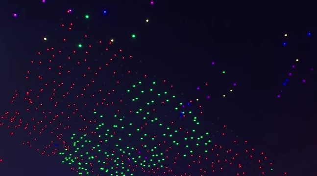Οι Κινέζοι φώτισαν το νυχτερινό ουρανό με 1.000 drones [BINTEO]