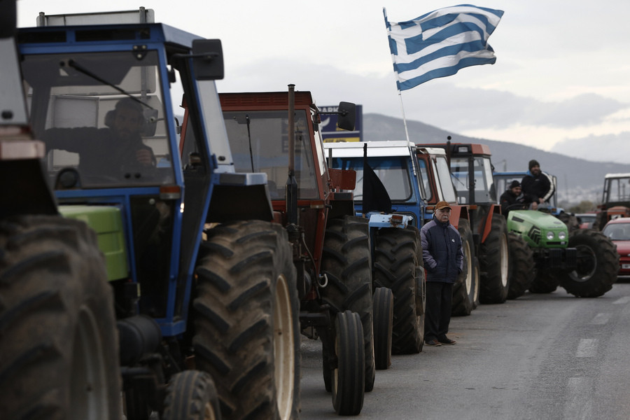 Αποχωρούν οι αγρότες από τα περισσότερα μπλόκα στη Μακεδονία