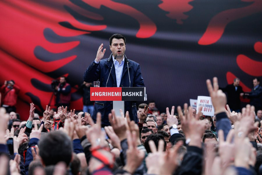 Καζάνι που βράζει η Αλβανία: Διαδηλώσεις και ανένδοτος μέχρι την πτώση της κυβέρνησης