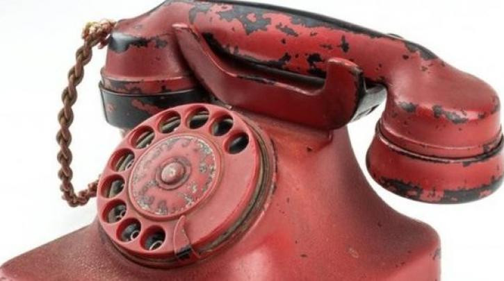 Το κόκκινο τηλέφωνο του Χίτλερ, το πιο καταστροφικό όπλο όλων των εποχών, δημοπρατήθηκε και πωλήθηκε…