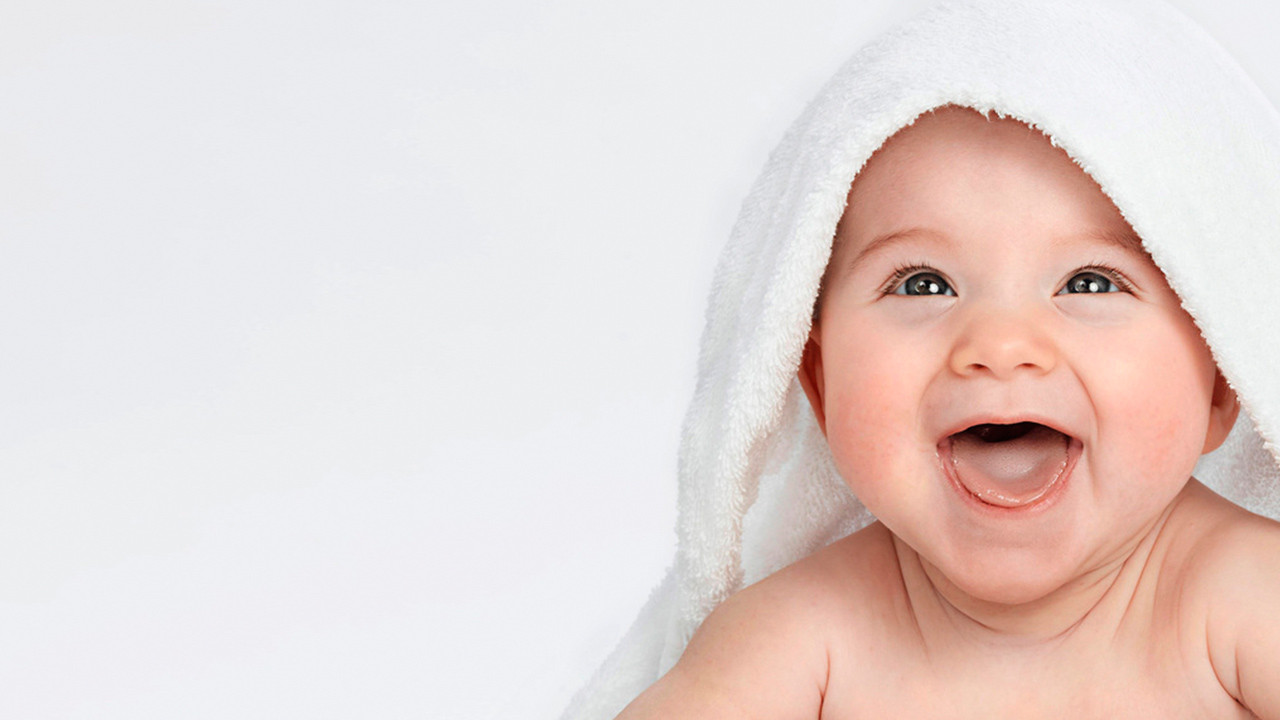 Πότε αρχίζουν τα μωρά να χαμογελούν συνειδητά