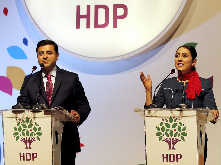 Διπλό χτύπημα Ερντογάν στο HDP: Στη φυλακή ο πρόεδρος και η συμπρόεδρος του κόμματος