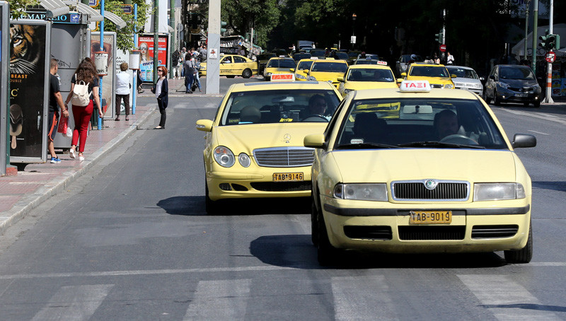 Συγκέντρωση διαμαρτυρίας των οδηγών ταξί στα γραφεία της Νέας Δημοκρατίας