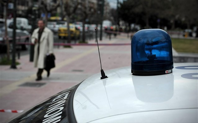 Εμπρηστική επίθεση με γκαζάκια σε ταξί στη λεωφόρο Αλεξάνδρας