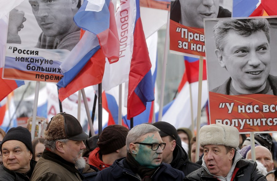 Χιλιάδες Ρώσοι στους δρόμους στη μνήμη του Νεμτσόφ