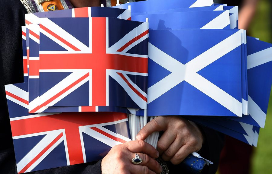 Αβεβαιότητα και διχασμό δημιουργεί στη Βρετανία η απειλή για δημοψήφισμα στη Σκωτία