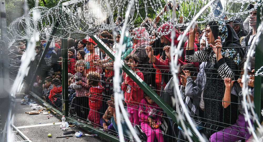 Φράχτη που θα κάνει ηλεκτροσόκ σηκώνει η Ουγγαρία ενάντια στους πρόσφυγες