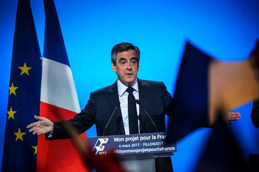 Οριστικά με υποψήφιο τον Φιγιόν η Γαλλική Δεξιά στις Προεδρικές Εκλογές