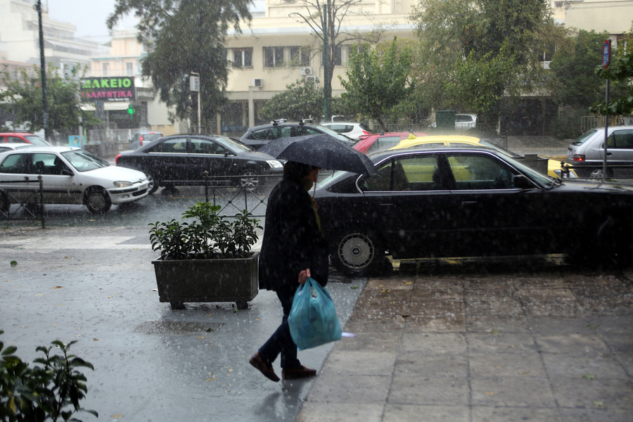 Βροχές, καταιγίδες και χιόνια σε όλη τη χώρα