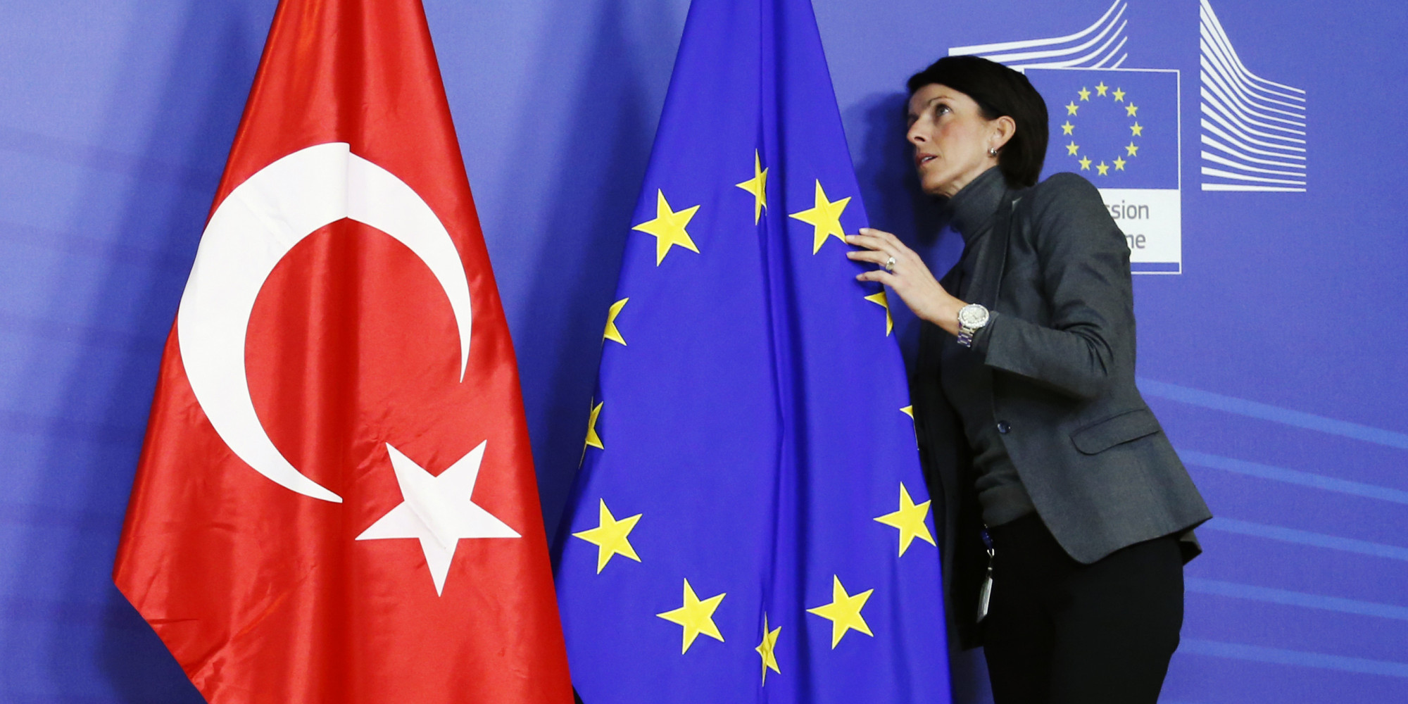 Η ΕΕ «παγώνει» εν μέρει την προενταξιακή χρηματοδότηση της Τουρκίας