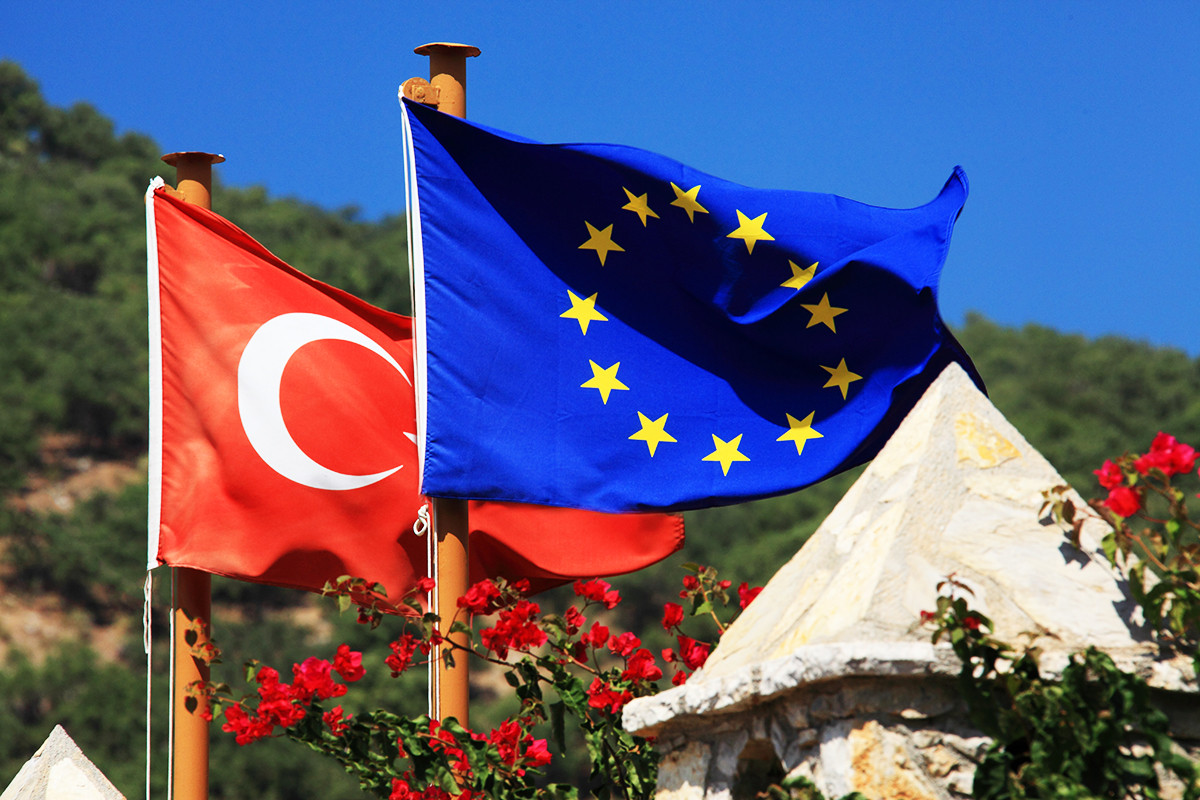 Η Τουρκία θέτει θέμα επανεξέτασης της συμφωνίας για το προσφυγικό