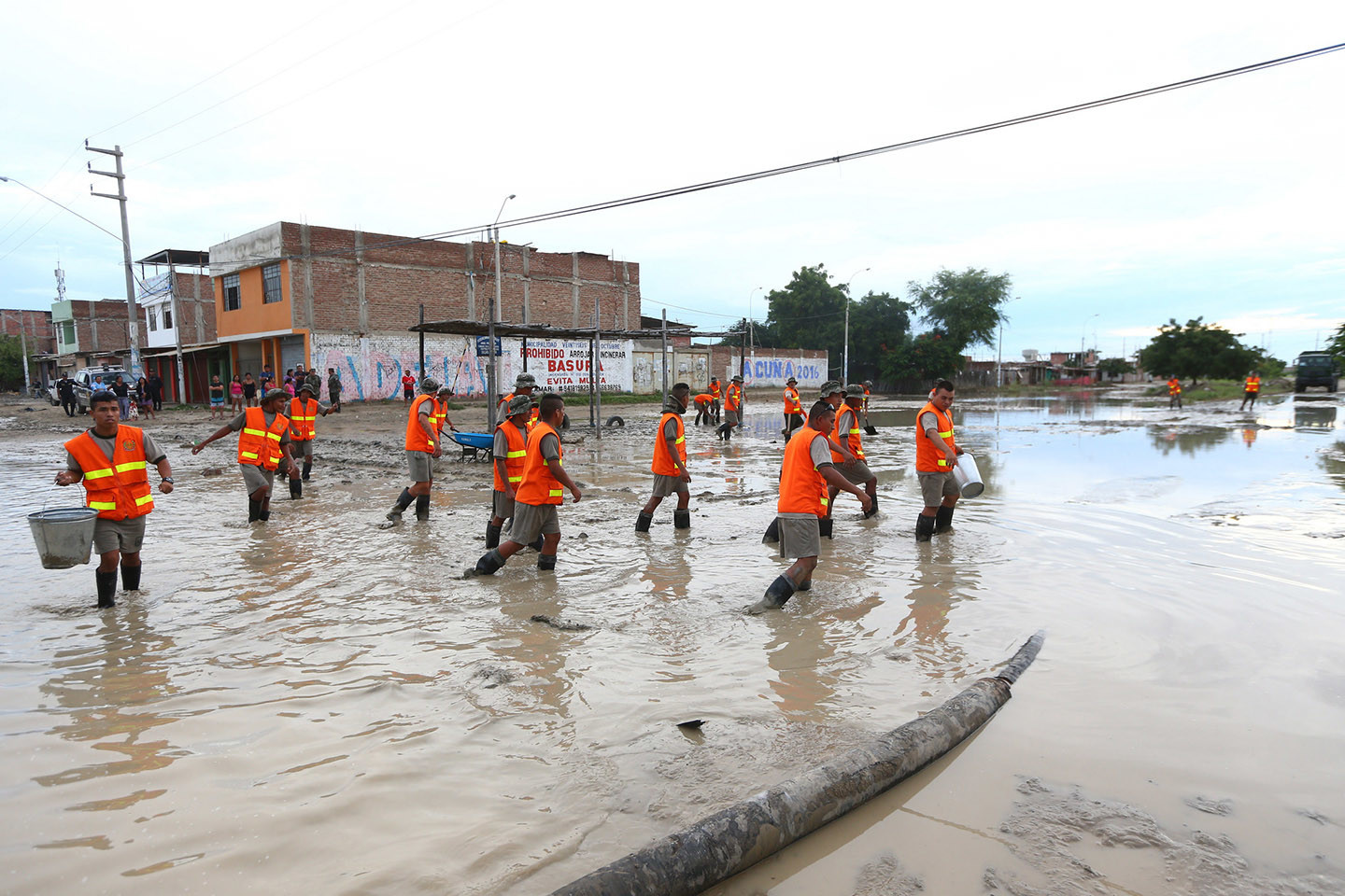 Δεκάδες νεκροί και εικόνες καταστροφής από πλημμύρες στο Περού