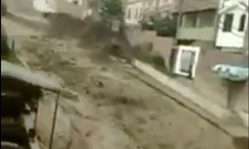 Περού: Χείμαρρος λάσπης πνίγει μια ολόκληρη γειτονιά! [ΒΙΝΤΕΟ]