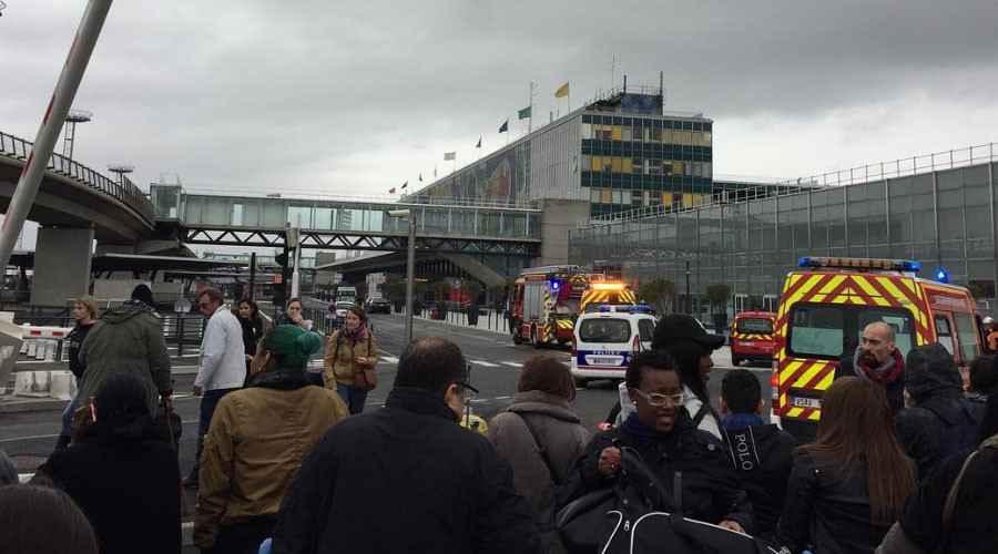Παρίσι: Πυροβολισμοί στο αεροδρόμιο του Ορλί