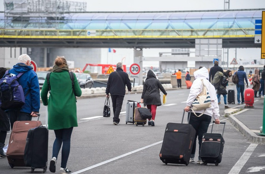 Παρίσι: Άνοιξαν οι δύο τερματικοί σταθμοί στο αεροδρόμιο του Ορλί