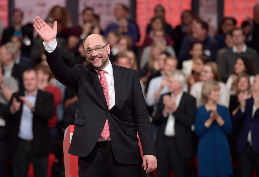 Παμψηφεί ο Σουλτς στο «τιμόνι» του SPD