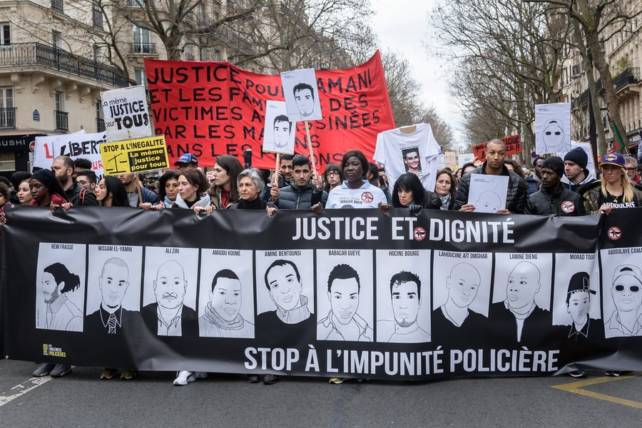 Μεγάλη διαδήλωση κατά της αστυνομικής βίας στο Παρίσι [ΦΩΤΟ + BINTEO]