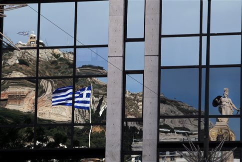 Νέα κρίση στην Ελλάδα και επανάληψη του δράματος του 2015, εκτιμά το Bloomberg