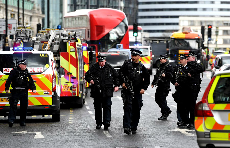 Τρομοκρατική επίθεση στην καρδιά του Λονδίνου – Τέσσερις νεκροί [Βίντεο]