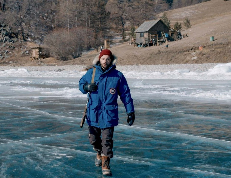 Ο Ραφαέλ Περσονάζ ταξιδεύει «Στα Δάση της Σιβηρίας» του Σαφί Νεμπού