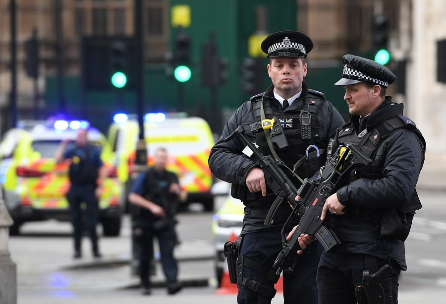 Τέσσερις οι νεκροί από την τρομοκρατική επίθεση στο Λονδίνο – 40 οι τραυματίες