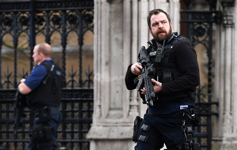 Επτά συλλήψεις για την επίθεση στο Λονδίνο – Επιδρομές από τη Σκότλαντ Γιαρντ [ΒΙΝΤΕΟ]