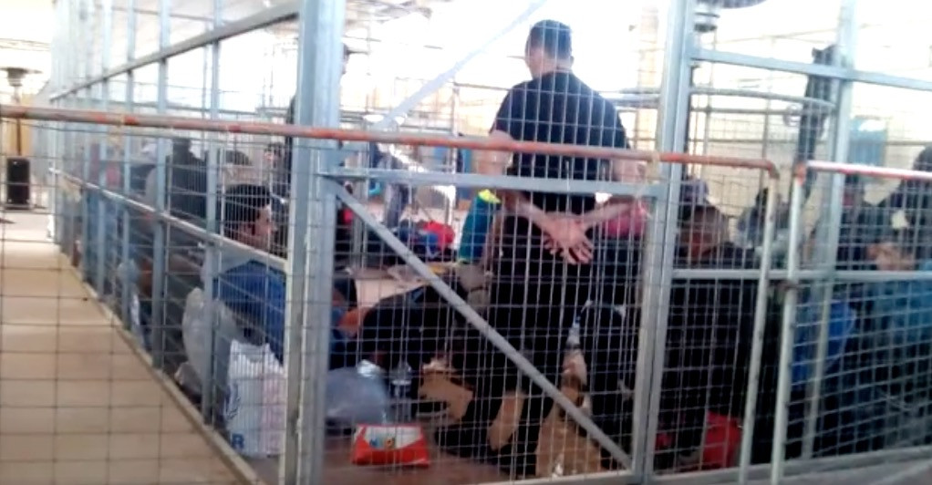 Πρόσφυγες μέσα σε… κλουβιά στη Χίο [ΒΙΝΤΕΟ]