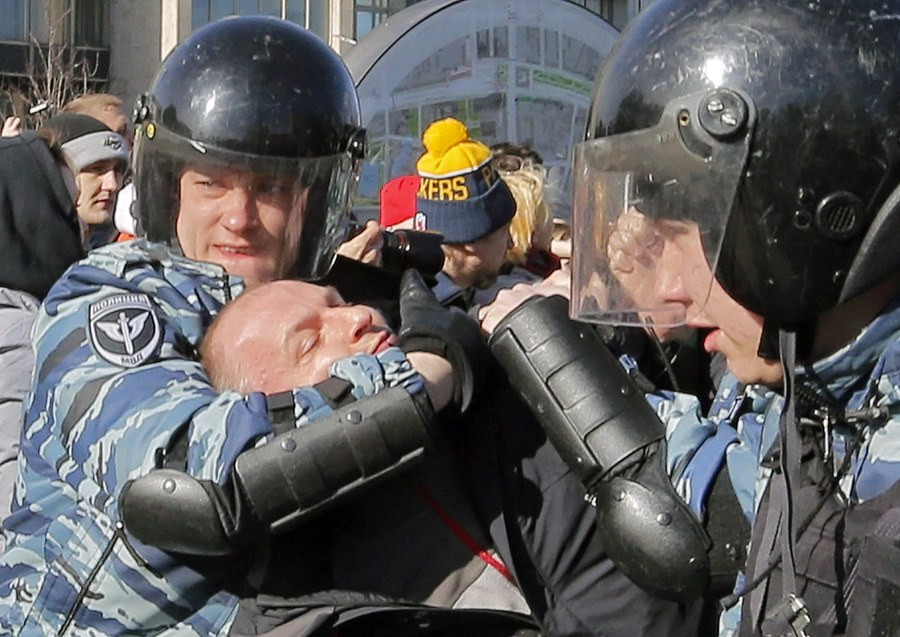 Η ΕΕ απαιτεί από την Ρωσία την απελευθέρωση των διαδηλωτών κατά της διαφθοράς