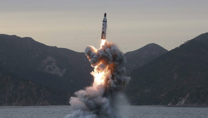 Η Β. Κορέα εκτόξευσε βαλλιστικό πύραυλο, μία ημέρα πριν τη συνάντηση κορυφής ΗΠΑ-Κίνας