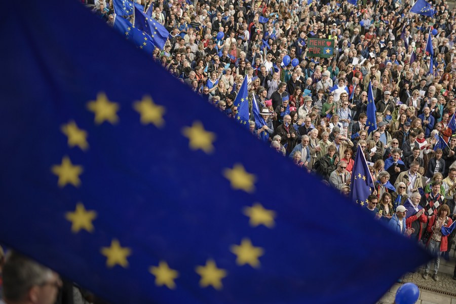 Η ΕΕ ή θα γίνει δημοκρατική και κοινωνική Ευρώπη ή θα αποσυντεθεί σε κοινή αγορά οικονομικών εθνικισμών
