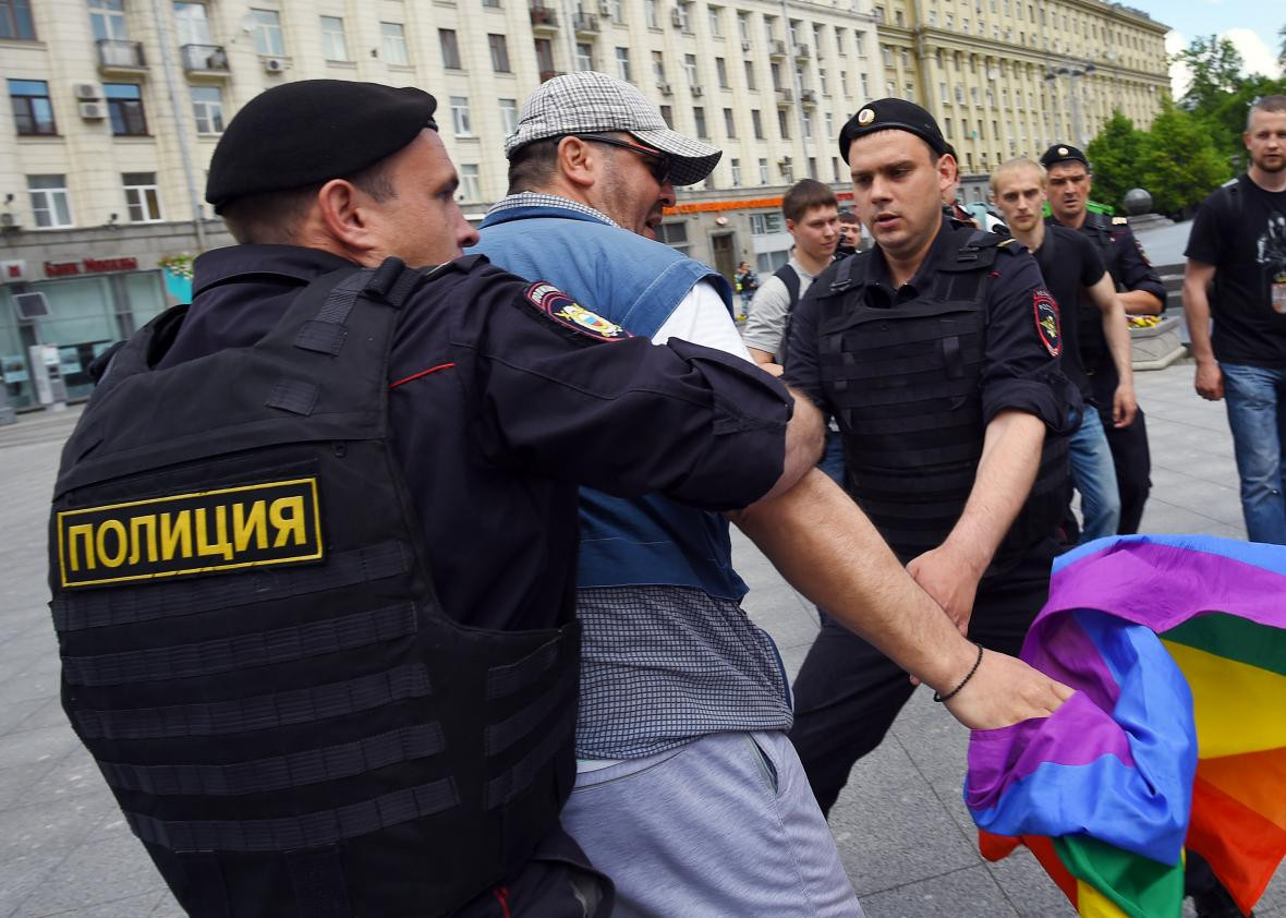 «Εξαφανίζουν» τους γκέι στην Τσετσενία [ΦΩΤΟ