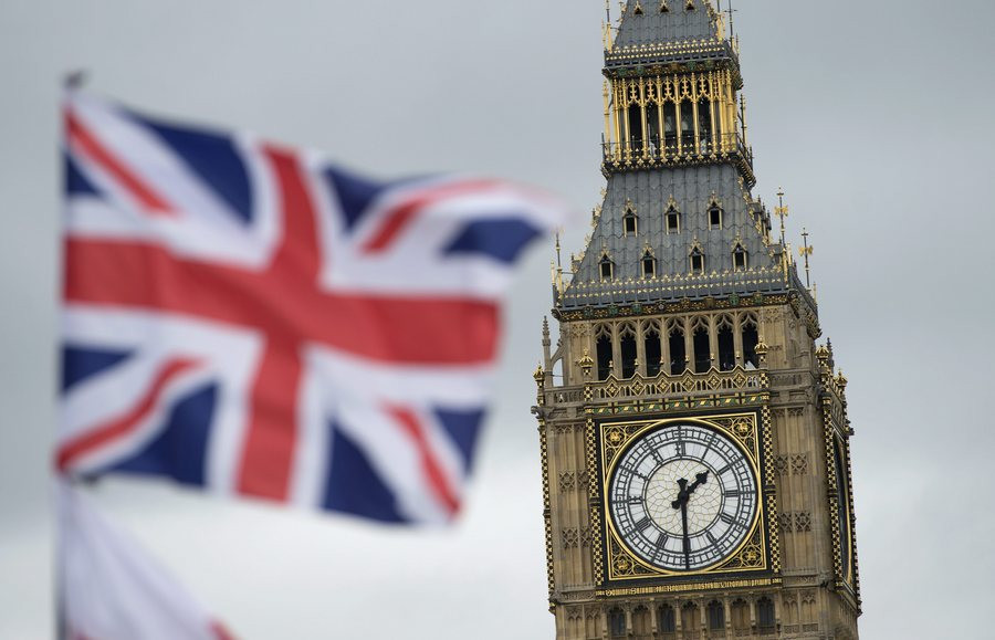 Η Βρετανία στηρίζει τις ΗΠΑ για την επίθεση στη Συρία