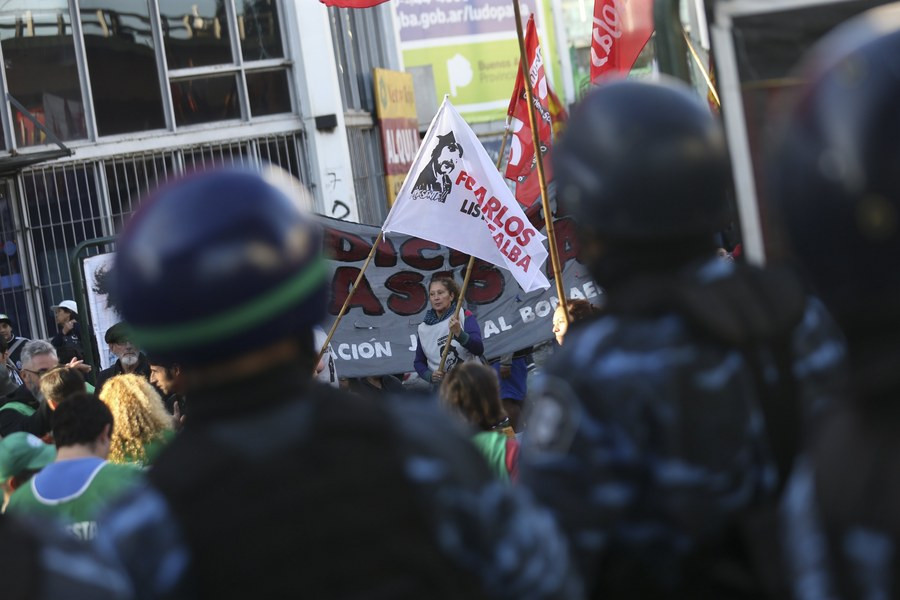 Αργεντινή: Επεισόδια και συγκρούσεις διαδηλωτών με αστυνομικές δυνάμεις