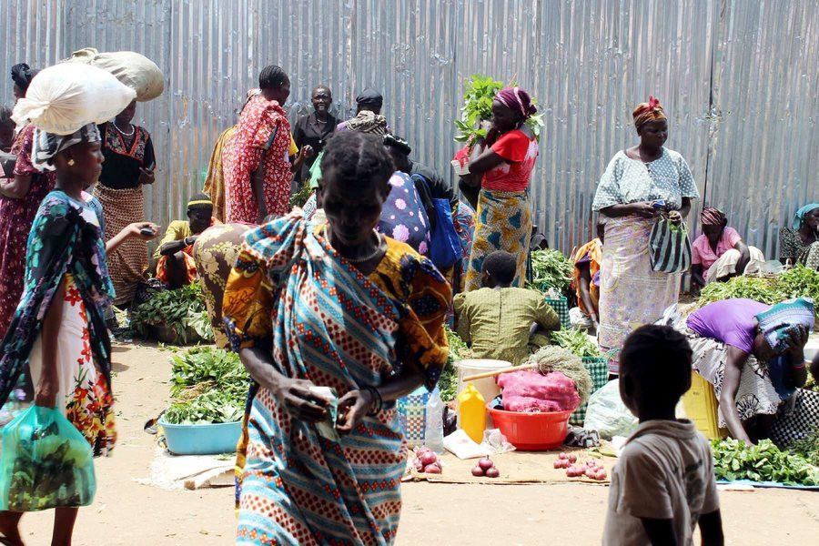Ν. Σουδάν: Επιβιώνουν τρώγοντας φύλλα δέντρων και σπόρους