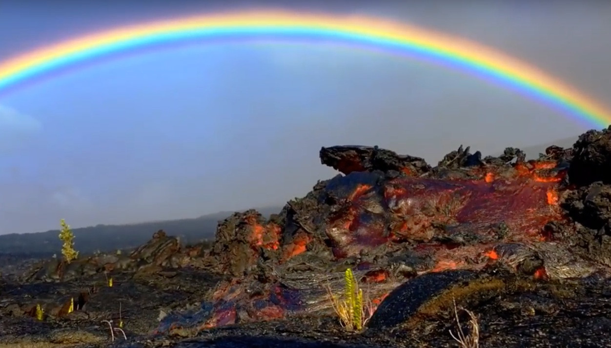 Χαβάη: Ένα ουράνιο τόξο πάνω από τη λάβα [ΒΙΝΤΕΟ]