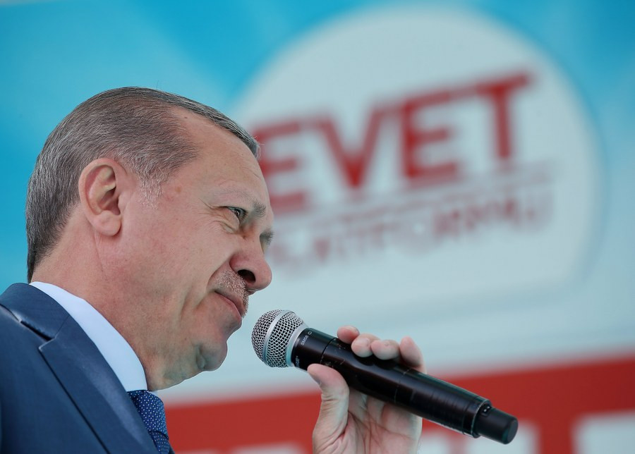 Τουρκία: Μικρό προβάδισμα του «ναι» δείχνουν δύο δημοσκοπήσεις