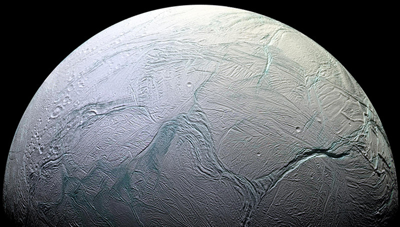 Πιθανότητα υποθαλάσσιας ζωής σε δορυφόρο του Κρόνου, ανακοίνωσε η NASA
