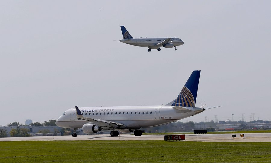 United Airlines: ‘Η από «σεκιουριτάδες» ή από σκορπιούς κινδυνεύουν οι επιβάτες της…