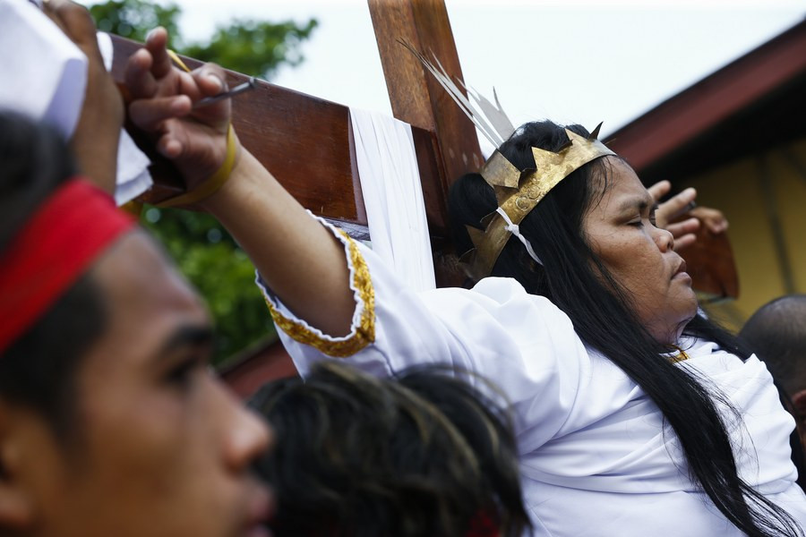 Φιλιππίνες: Πιστοί σταυρώνονται πραγματικά αναπαριστώντας το θάνατο του Χριστού [ΒΙΝΤΕΟ]