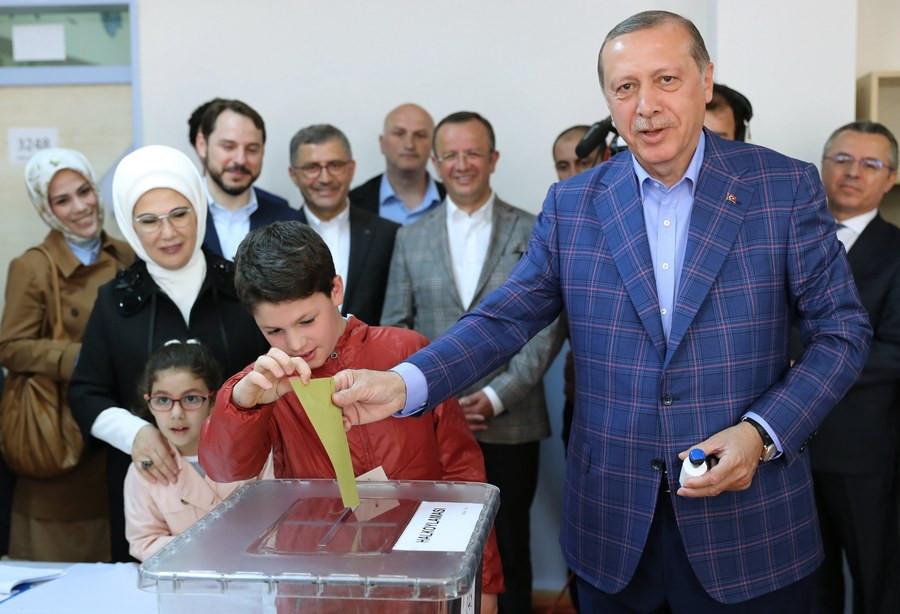 Ερντογάν: Το δημοψήφισμα είναι μια ψηφοφορία για το μέλλον της Τουρκίας