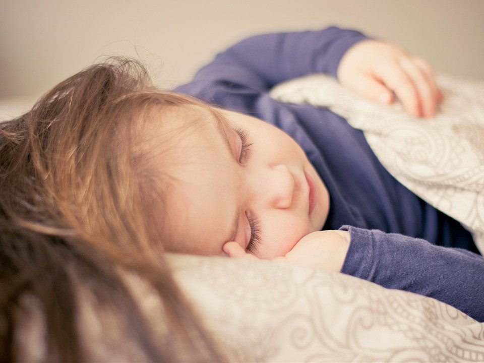 Όσα πρέπει να γνωρίζουν οι γονείς για τον ύπνο των παιδιών