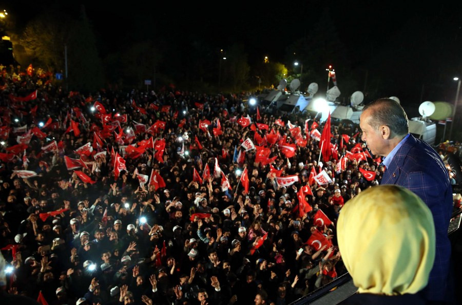 Δημοψήφισμα για επαναφορά της θανατικής ποινής προανήγγειλε ο Ερντογάν