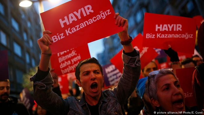 Οριστικό ρήγμα στην Τουρκία: Οι Κεμαλικοί ζητούν ακύρωση του δημοψηφίσματος