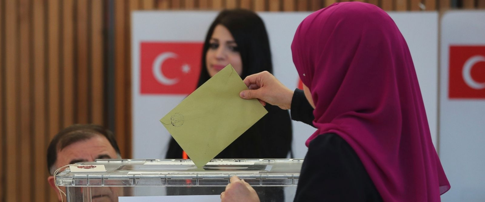 Σοκαρισμένο το γερμανικό πολιτικό σύστημα από την ψήφο της τουρκικής διασποράς