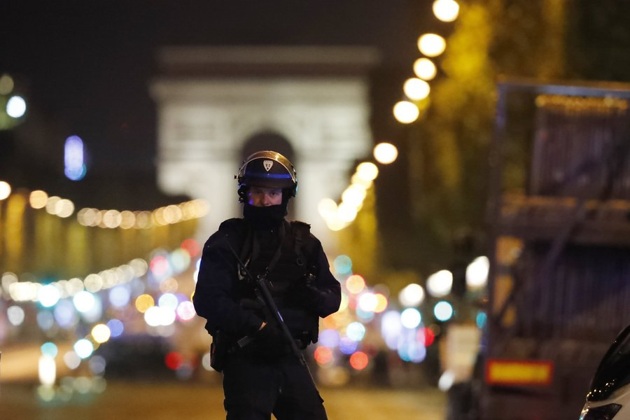 Δικός μας μαχητής ο δράστης της επίθεσης στο Παρίσι, λέει το Ισλαμικό Κράτος