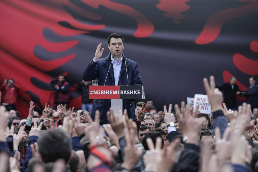Καζάνι που βράζει η Αλβανία: Κλείνει τους δρόμους η αντιπολίτευση