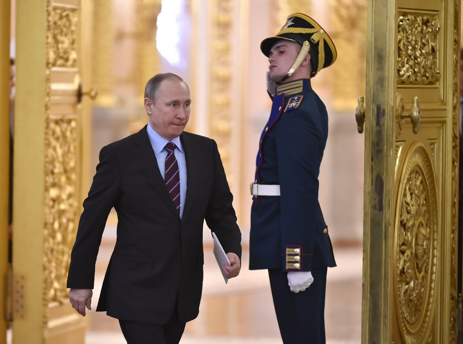Σε πτώση, αλλά ακόμη ισχυρή η δημοτικότητα του Πούτιν