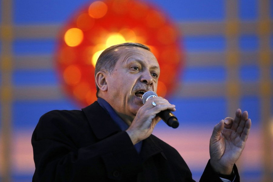 «Τουρκία: Tek Millet, Tek Parti, Tek Sef! (Ένα Έθνος, Ένα Κόμμα, Ένας Ηγέτης!)»